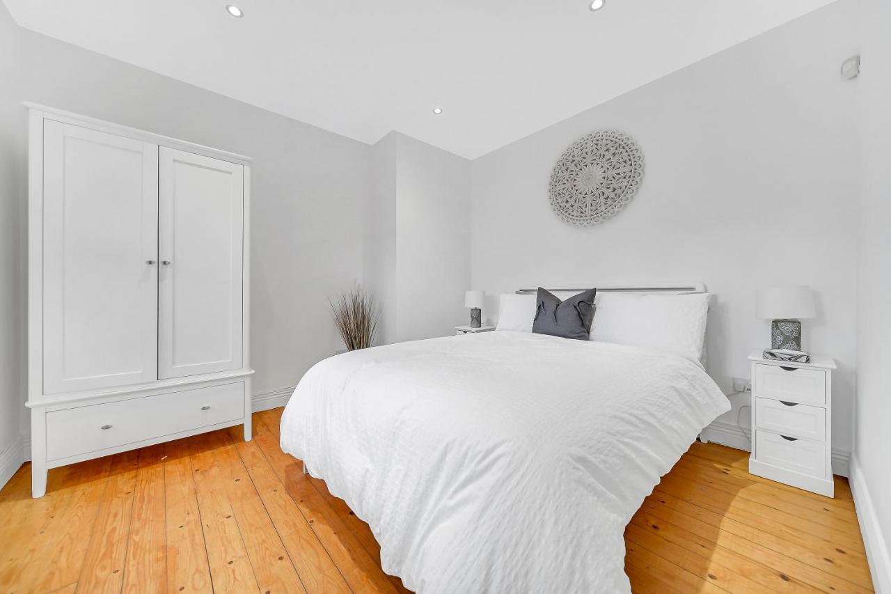 Holiday home Luxury With Games - Sleeps 10 *