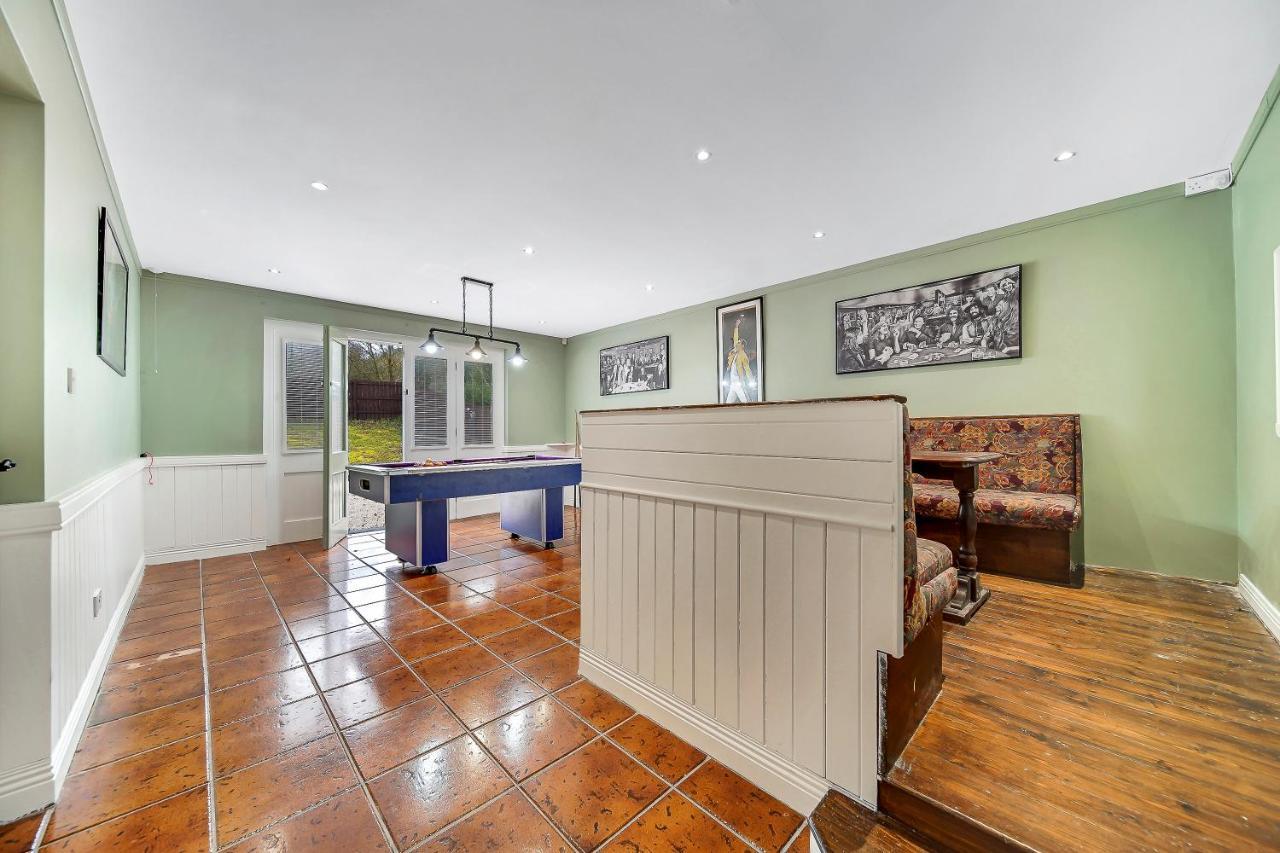 Luxury With Games - Sleeps 10 Holiday home *