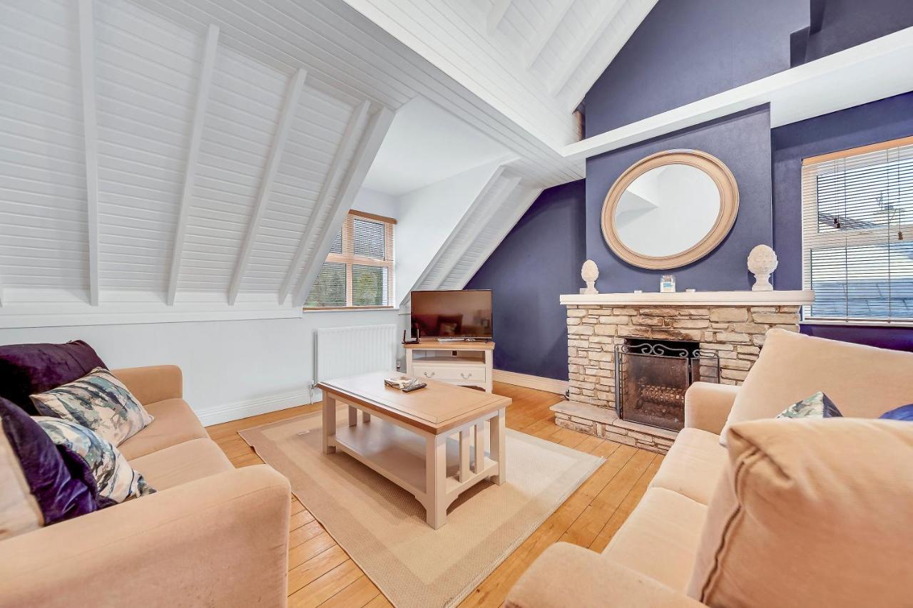 Luxury With Games - Sleeps 10 *